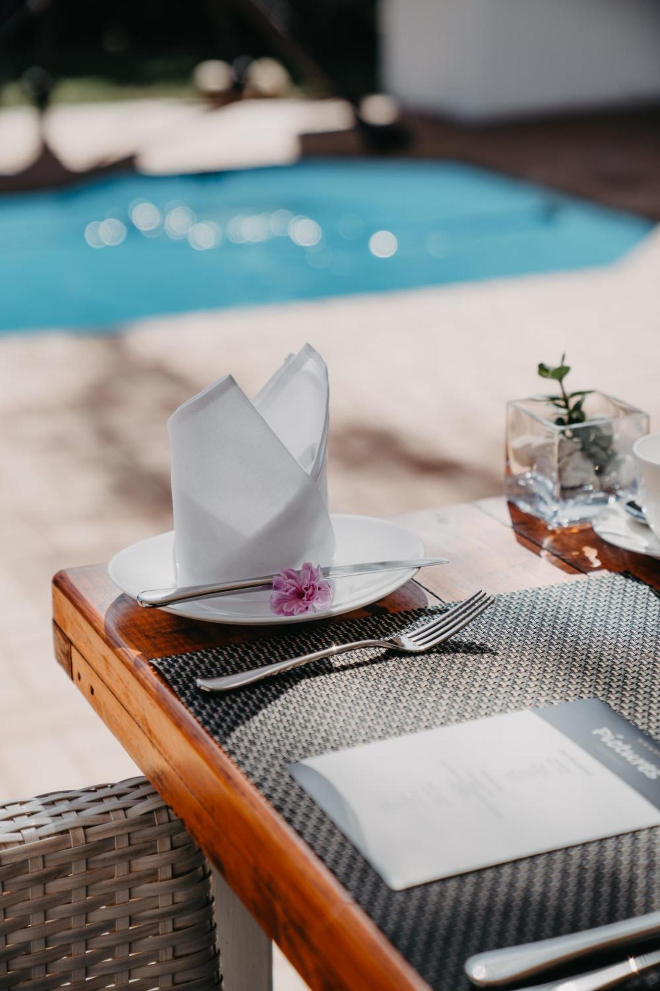 Pictures Guest House Boutique Hotel Оудсхорн Экстерьер фото