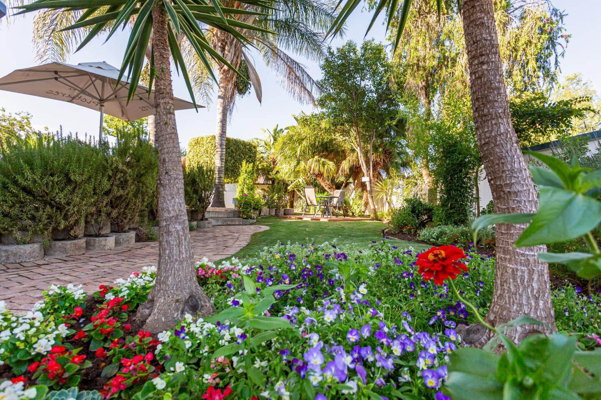 Pictures Guest House Boutique Hotel Оудсхорн Экстерьер фото