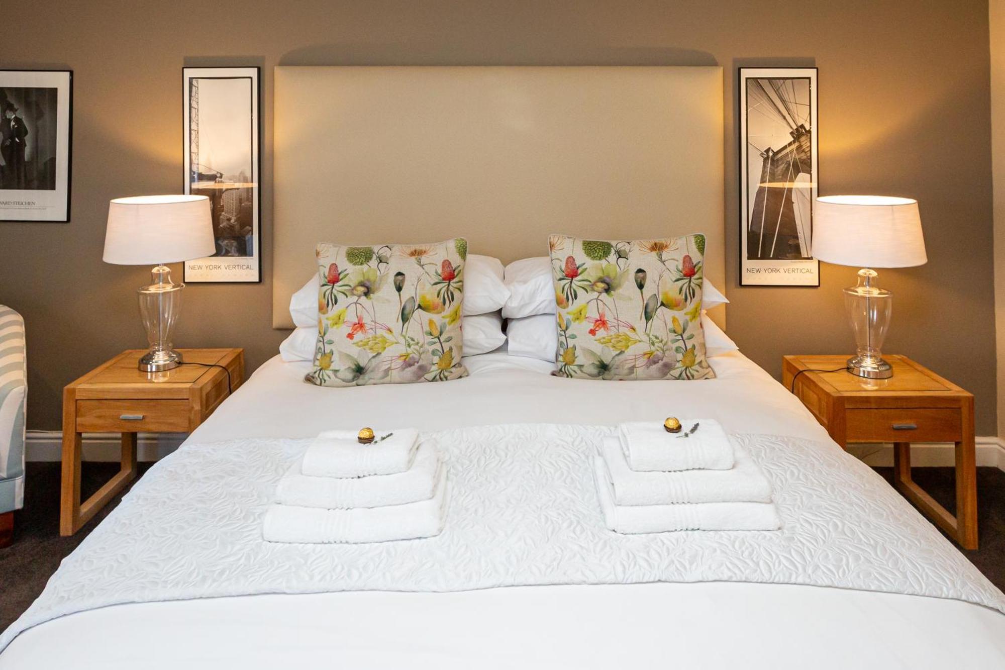 Pictures Guest House Boutique Hotel Оудсхорн Экстерьер фото