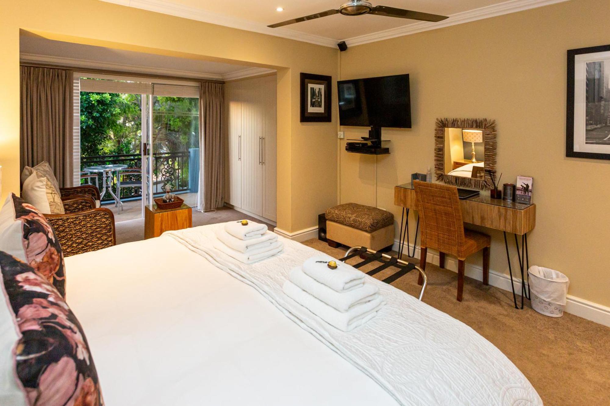 Pictures Guest House Boutique Hotel Оудсхорн Экстерьер фото