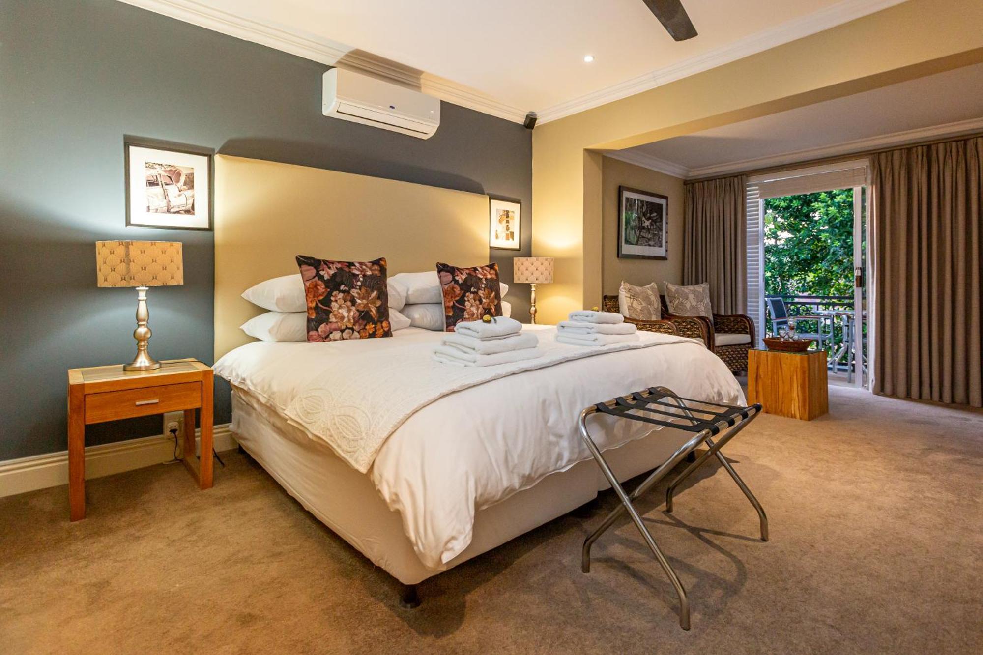 Pictures Guest House Boutique Hotel Оудсхорн Экстерьер фото